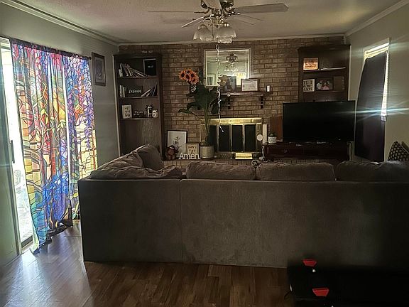 5th image of 717 Healy St
