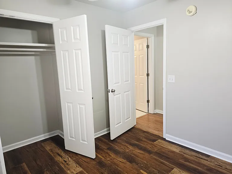 200 E Mell St — Photo 11