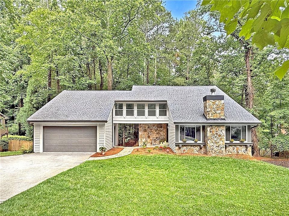 1st image of 2435 Roxburgh Dr