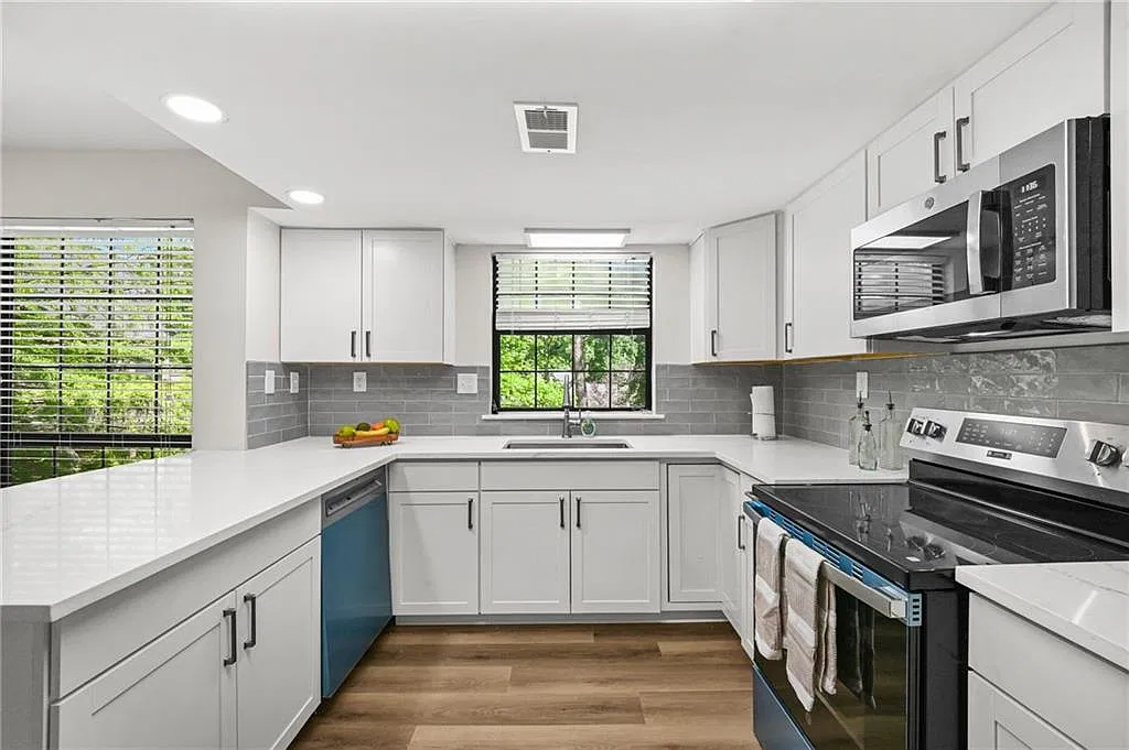 2 bed, 3.5 bath, 1708 sqft, $2,500 — Photo 3
