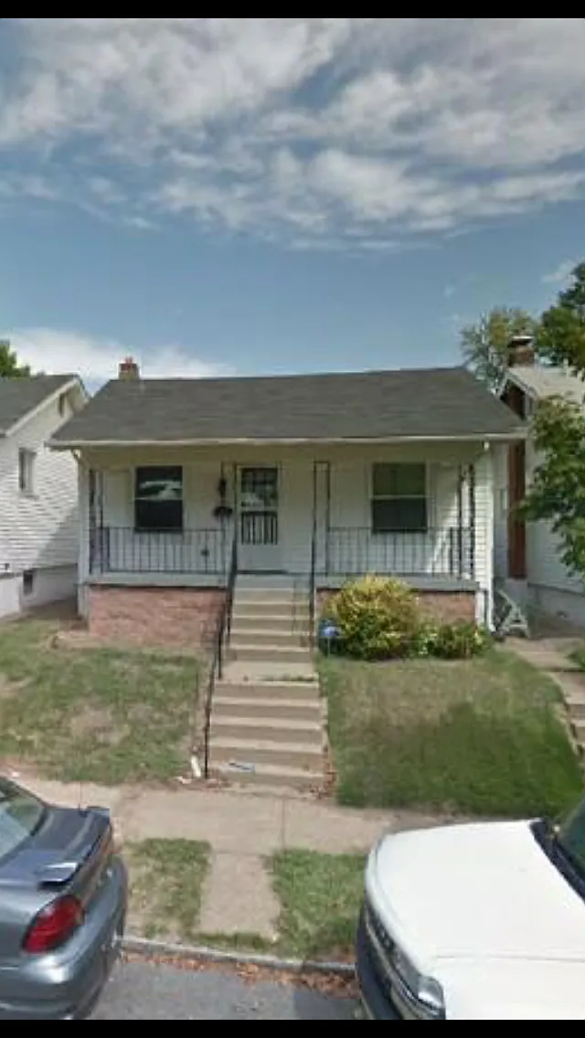 3945 Walsh St photo 1