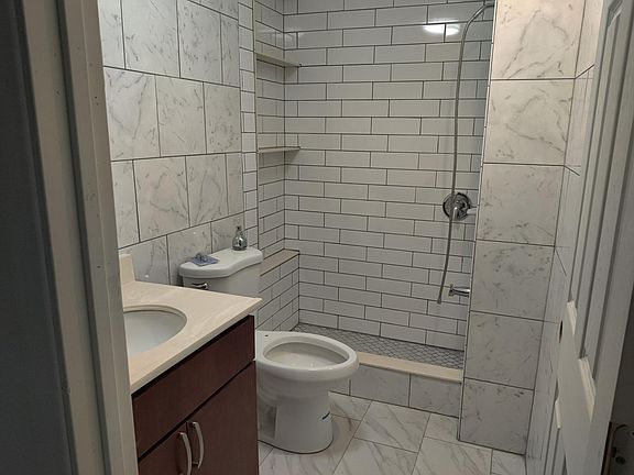 New clean bath room