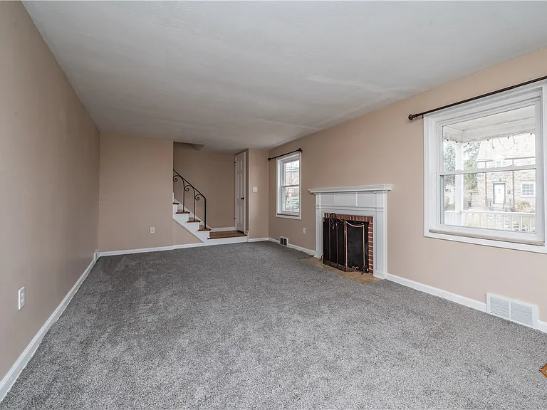 651 Royce Ave — Photo 3