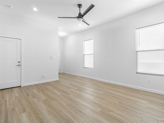 5th image of 2602 W Kerria Ave