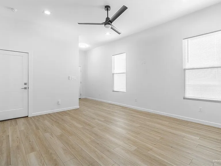 2707 W Kerria Ave — Photo 10