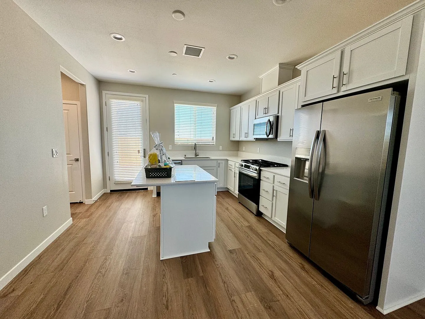 Like New 3 Bedroom 2.5 Bathroom Home Available 11/1/26 — Photo 3
