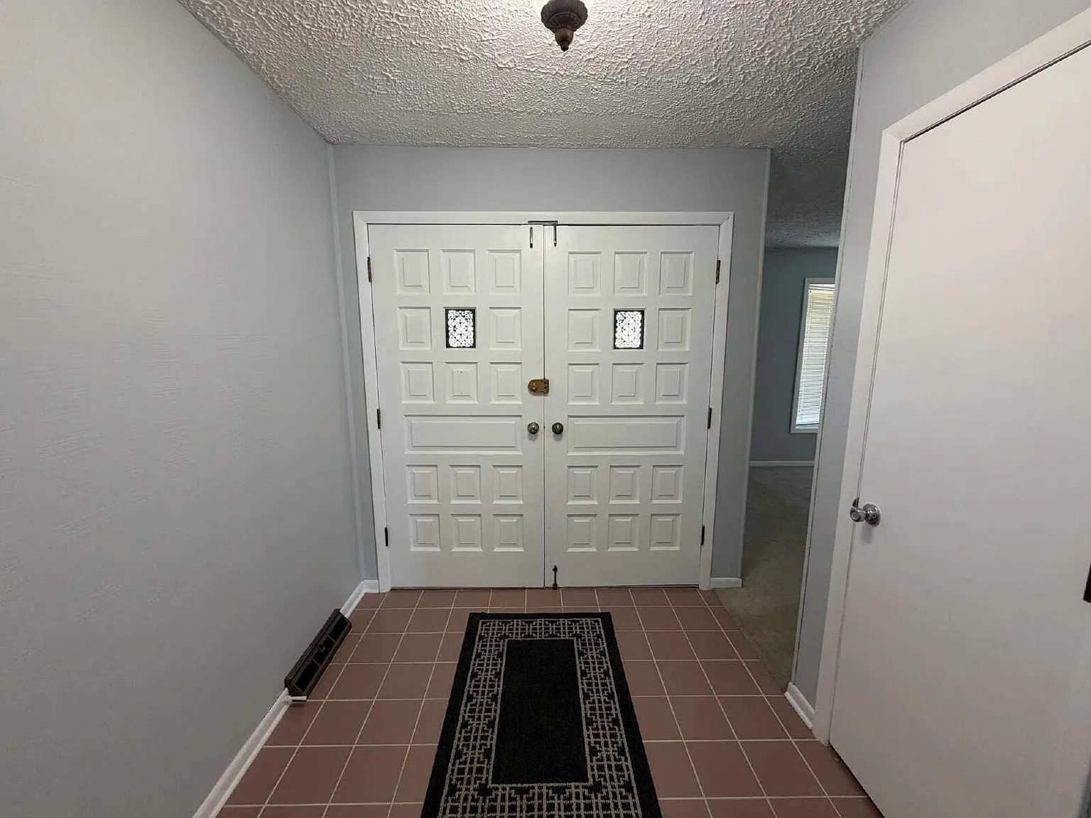 3 bed, 2.0 bath, $2,300 — Photo 2