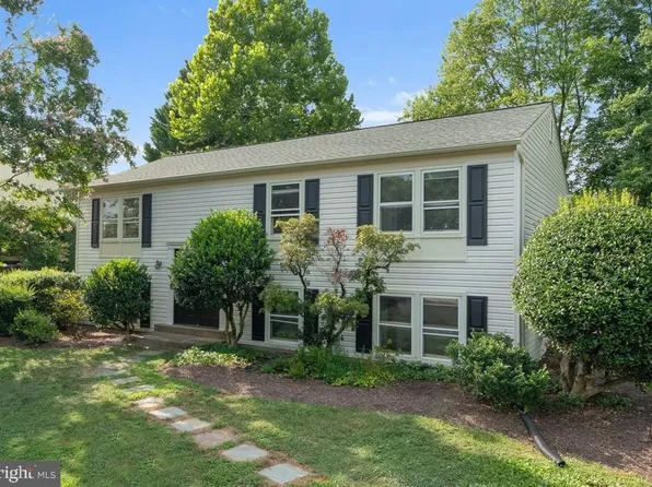 12721 Carlsbad Ct, Herndon, VA 20171