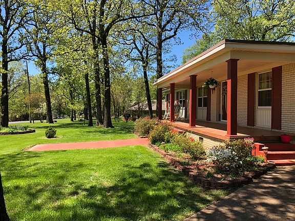 3rd image of 335 Dennison Hts