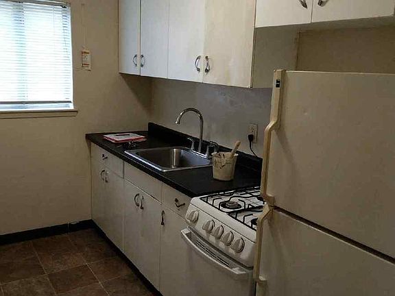 3rd image of 1871 7th St E APT 3
