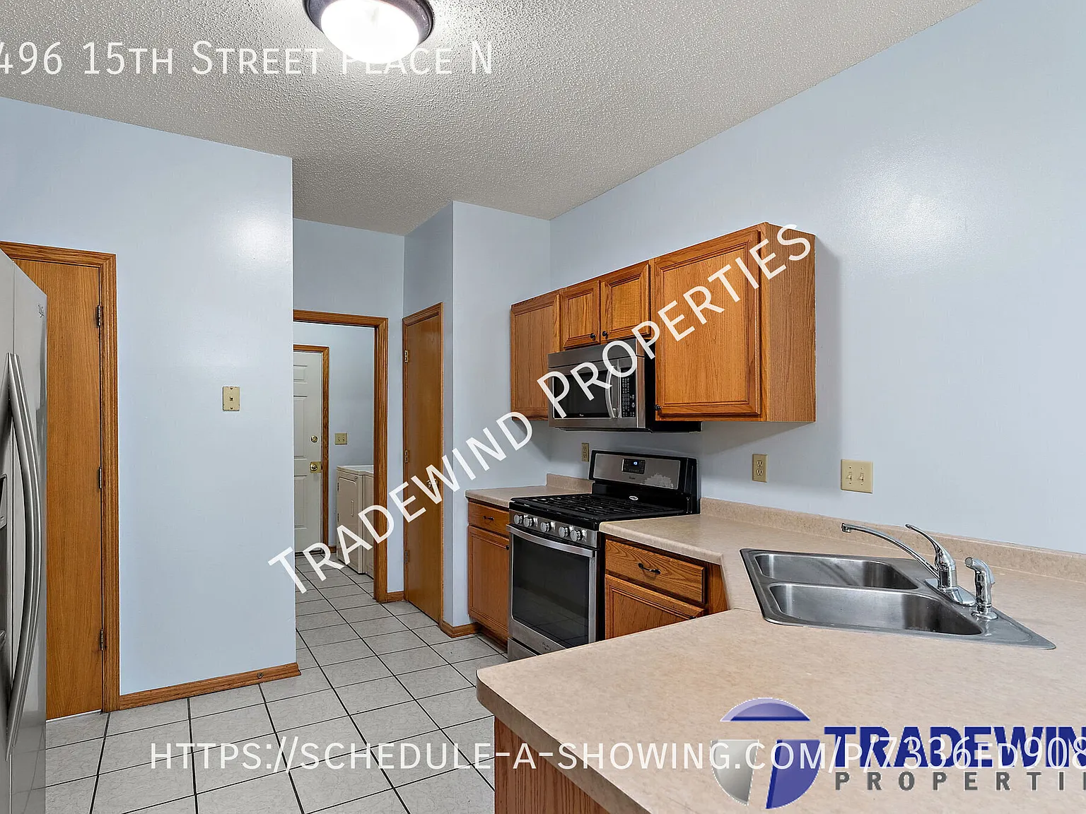 Spacious 3 Bed 2.5 Bath Townhome — Photo 3