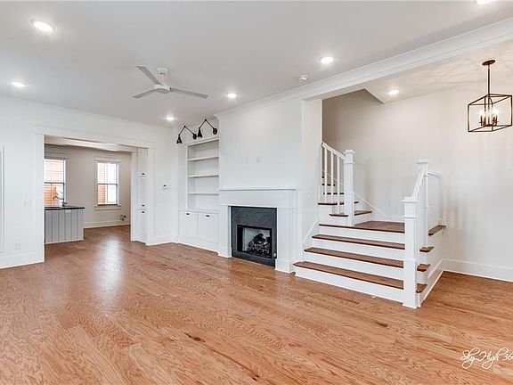 5th image of 1866 N Meridian Dr