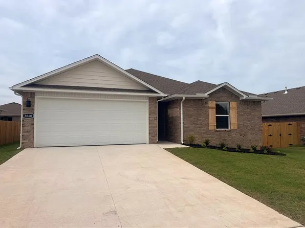 3040 Rosalee Ln, Centerton, AR 72736