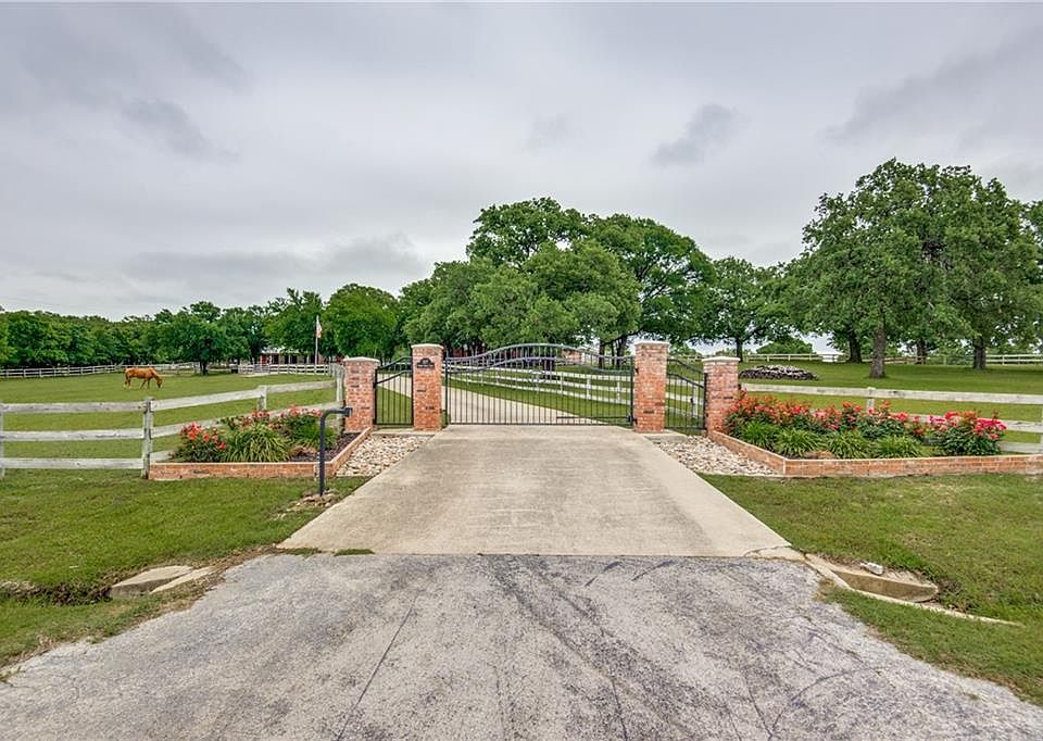 1st image of 107 Pecan Acres Ln