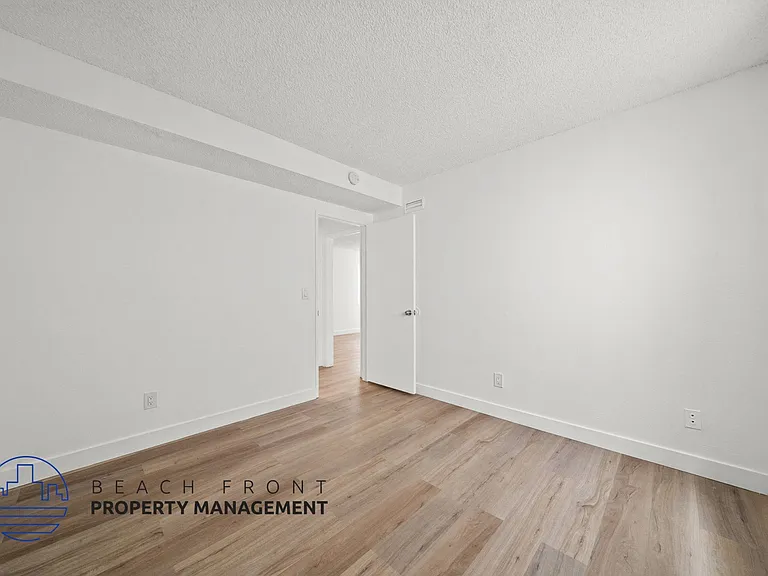 223-225 Shell St — Photo 16