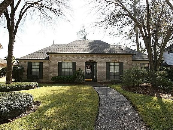 2nd image of 12115 Oakcroft Dr