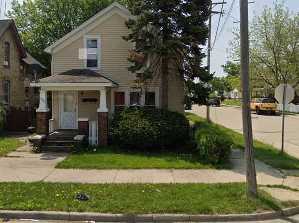1021 English St