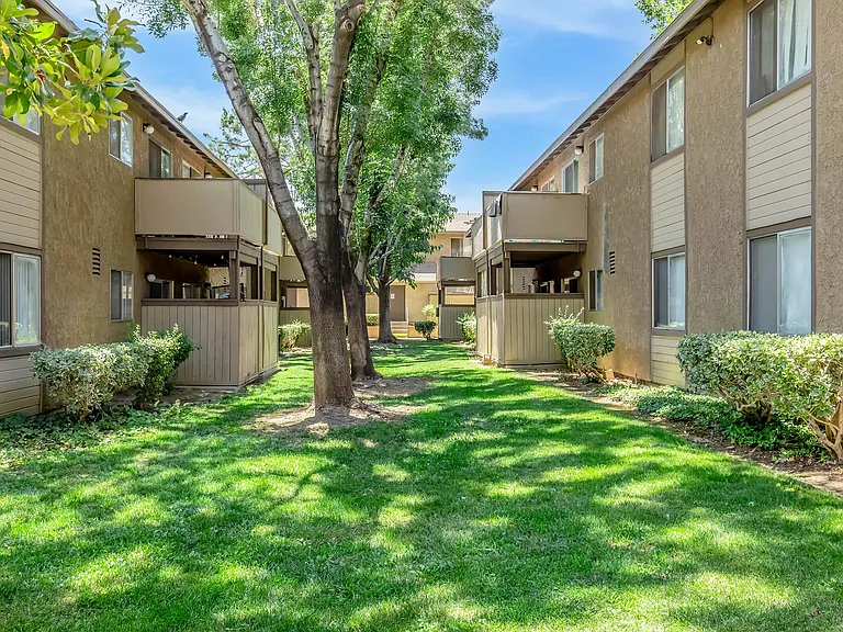 Sienna Heights — Photo 2