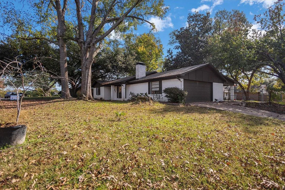 903 Joel Dr — Photo 2