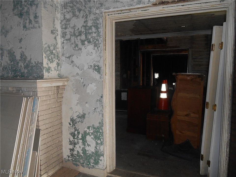 31st image of 1683 Juanita Ave