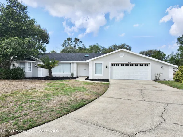 8055 River Country Dr, Weeki Wachee, FL 34607