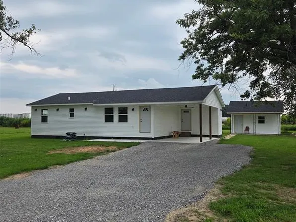 39594 County Road 227a, Campbell, MO 63933