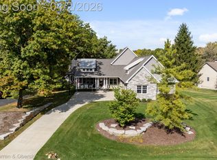 1306 Victoria Ln, Fenton, MI 48430