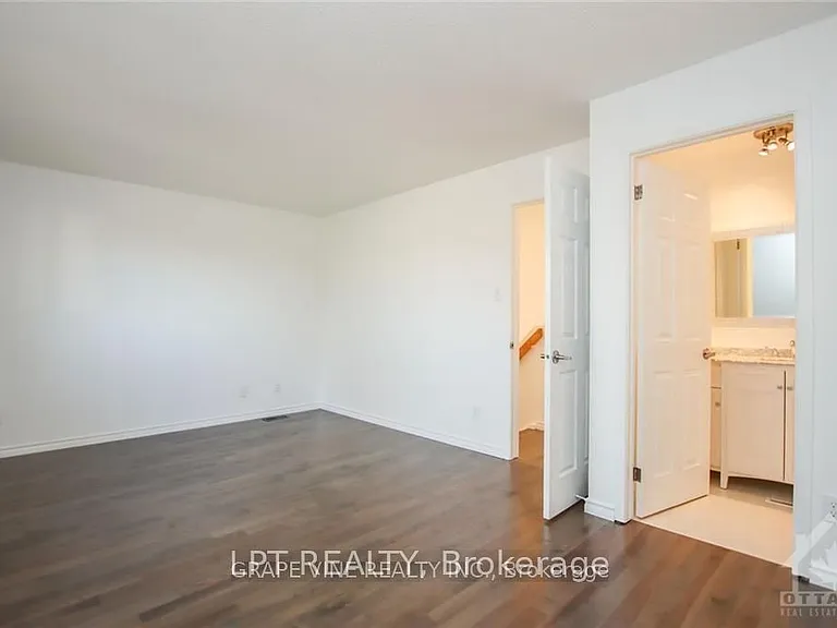 121 Erin Cres — Photo 15