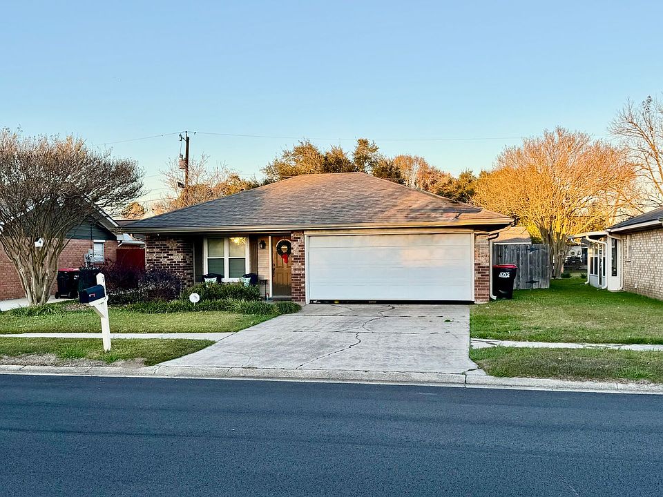 1st image of 103 Brookwood Cir