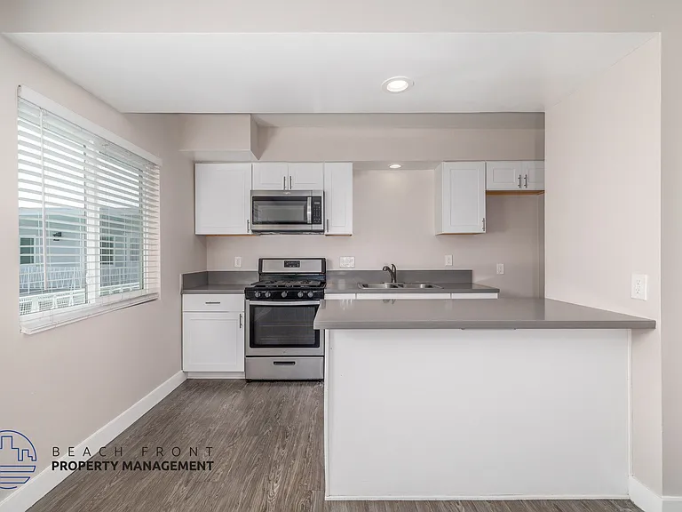 11819 Eucalyptus Ave. — Photo 10