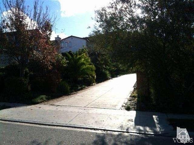 2nd image of 4762 Via La Jolla