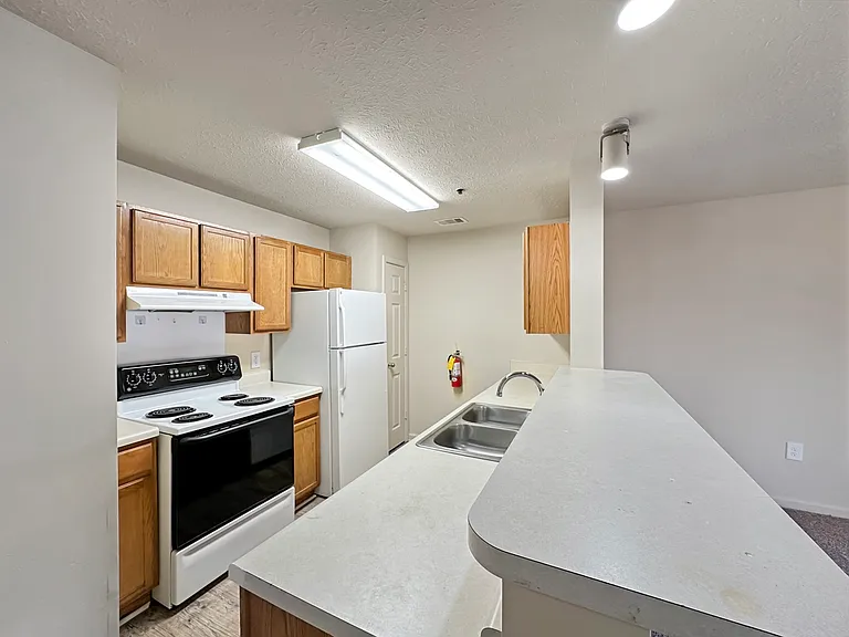 Alison Pointe Apartments — Photo 74