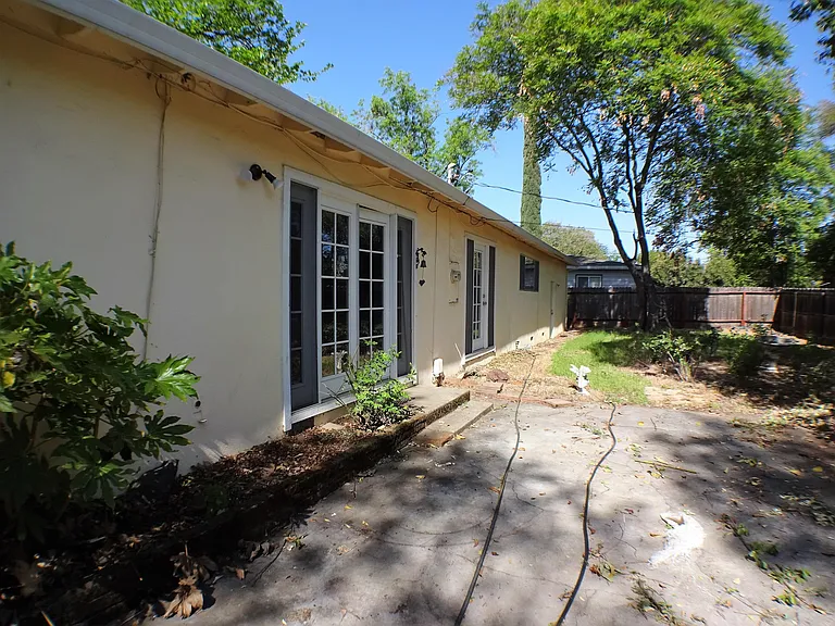 708 Douglas Ln — Photo 15