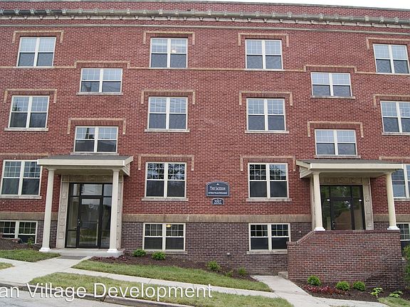 3rd image of 3007 Jackson St APT 301