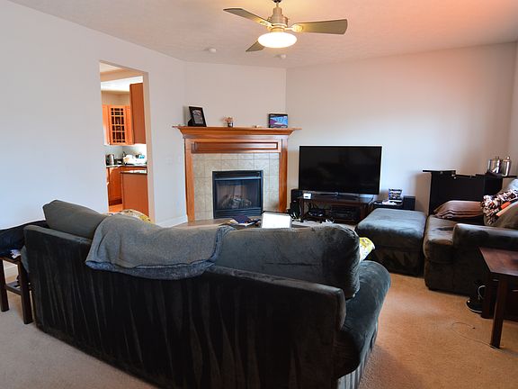 4th image of 2393 Tremont Ave #B