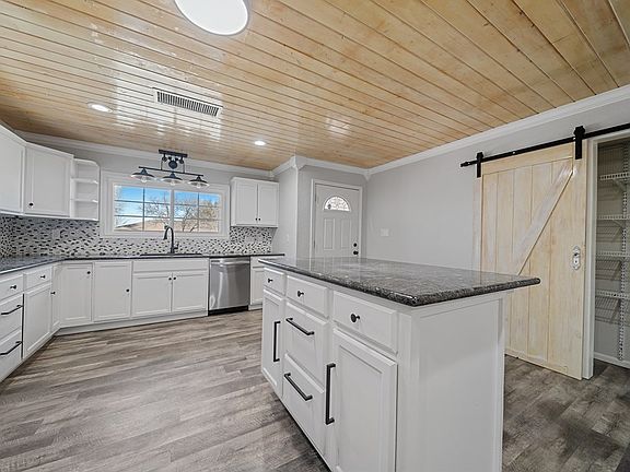 4th image of 1708 Yale Ave