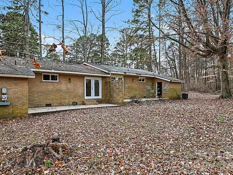5003 Lakecrest Dr — Photo 16