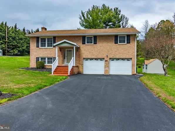 135 Horseshoe Blvd, Annville, PA 17003