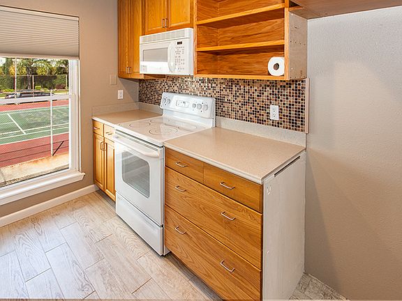 5th image of 16 Mariner Village Dr