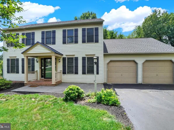 504 El Dorado Dr, Red Lion, PA 17356