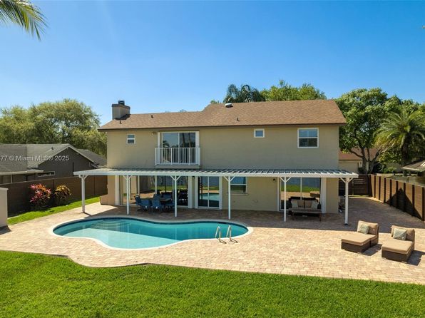 4890 SW 104th Ave, Cooper City, FL 33328