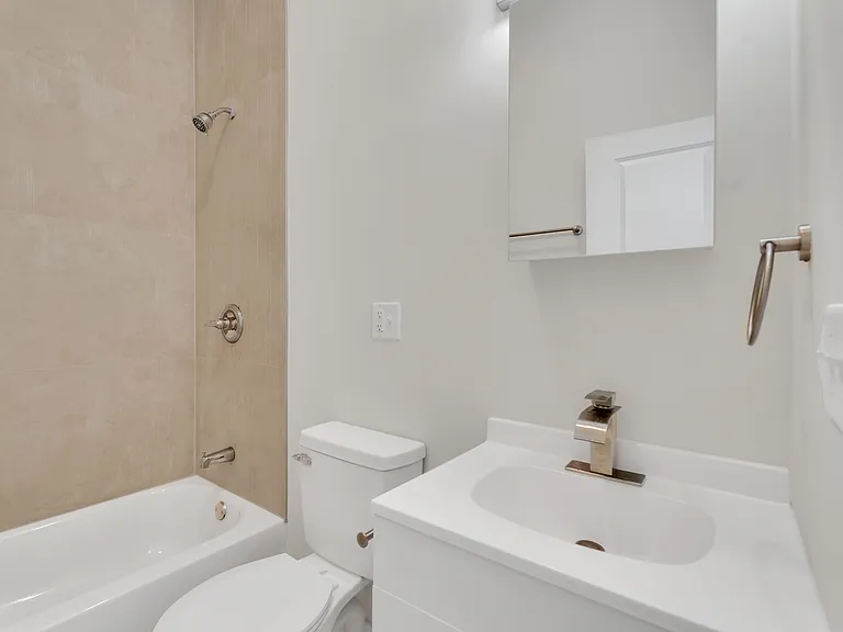 472 Main St — Photo 11