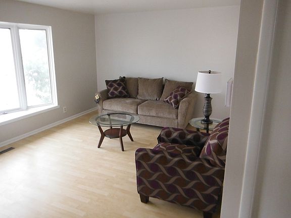 4th image of 205 E Hickory St