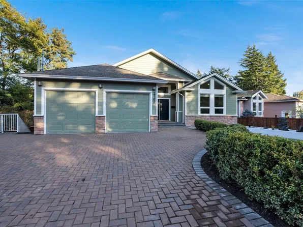 2168 Ferndale Rd, Saanich, BC V8N 2Z1