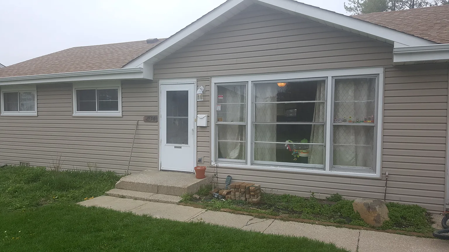 8136 W Summerdale Ave photo 1