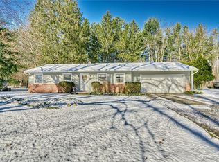 89 Harvest Rd, Fairport, NY 14450