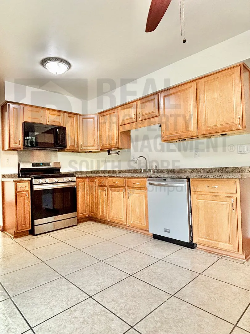 4 Bed/2Bath in LOFS Resort Living — Photo 4