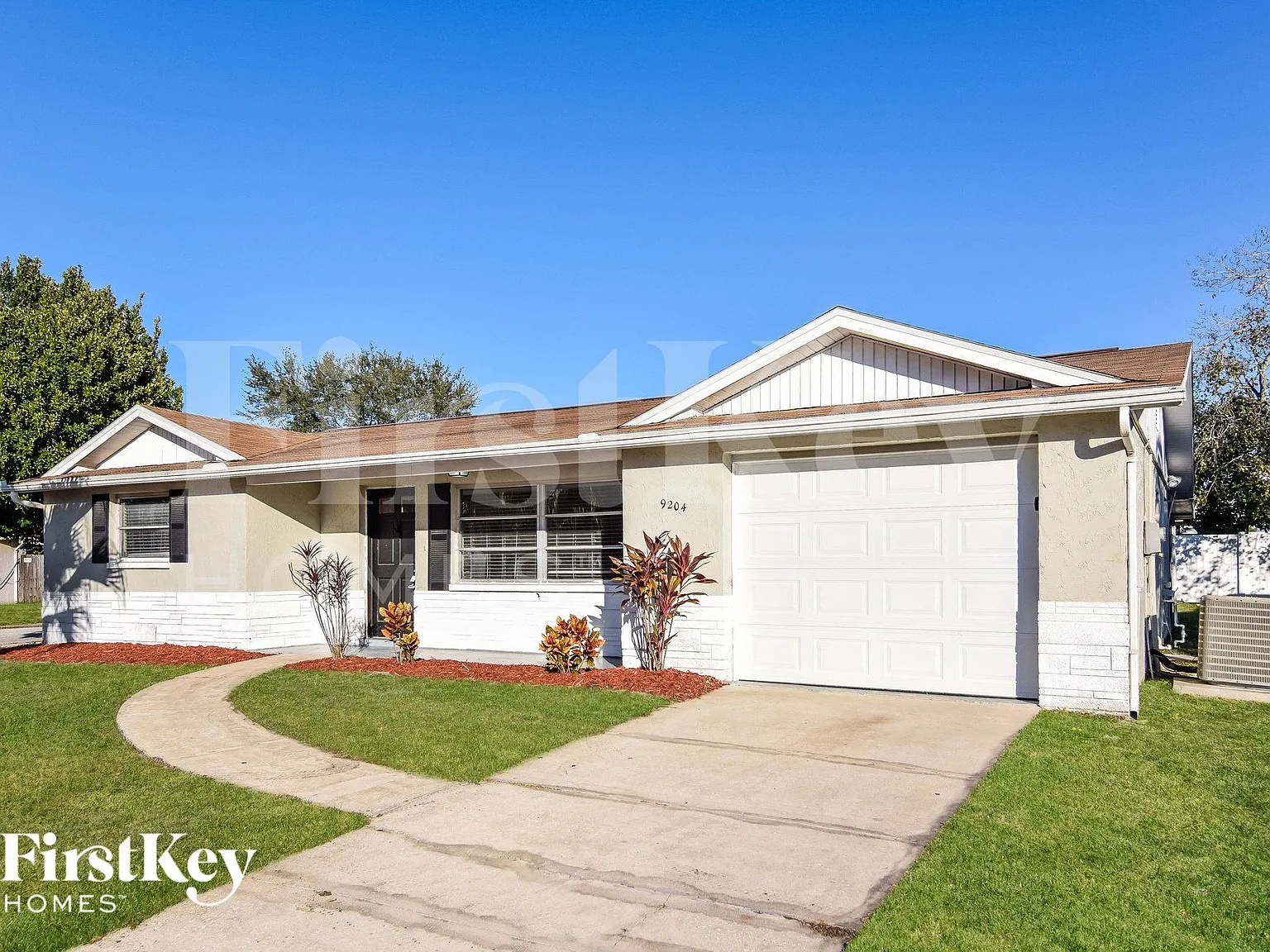 3 bed, 2.0 bath, 1344 sqft, $2,060 — Photo 2