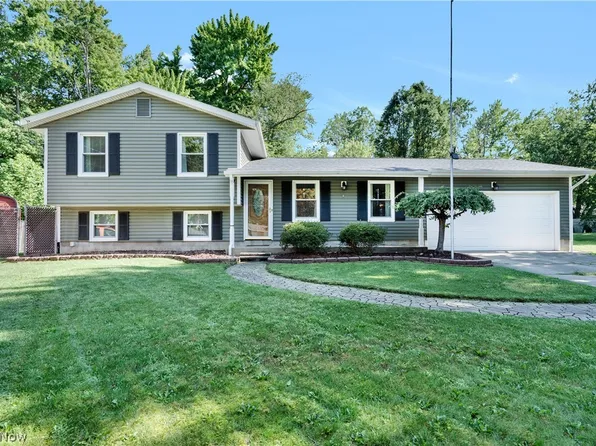 1796 Maple Trace Ct, Youngstown, OH 44515