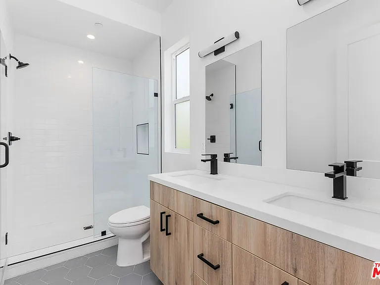 1821 N Ashmore Pl #1 — Photo 14